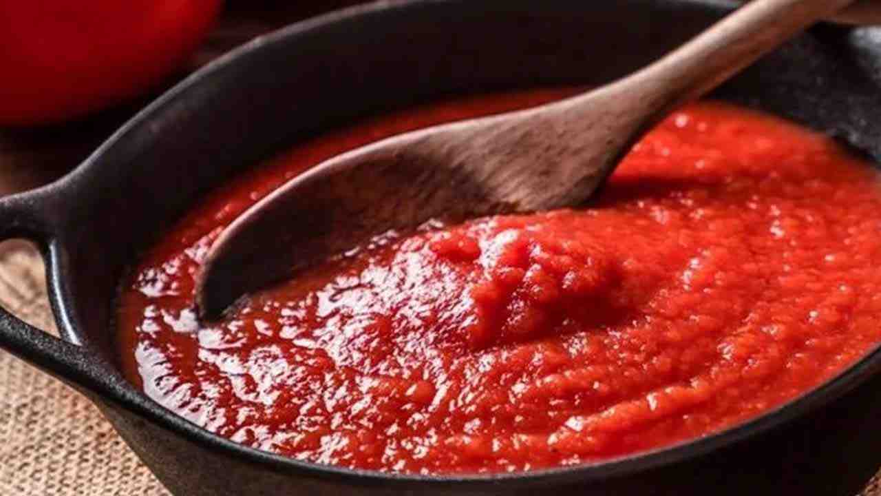 تصویر 2 از رب گوجه فرنگی روژین با طعم اصیل و طبیعی
